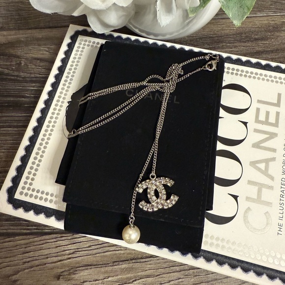CHANEL Silver Faux Pearl & Crystal CC Pendant Necklace - Picture 1 of 8